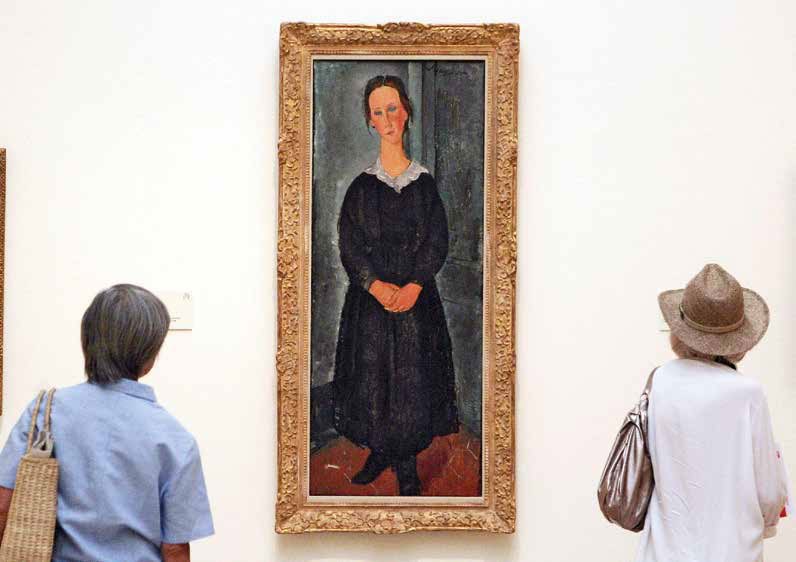 Visitors at the Modigliani and His Models exhibition in London, 2006